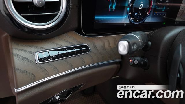 Mercedes-Benz E-Class E300 4MATIC Exclusive