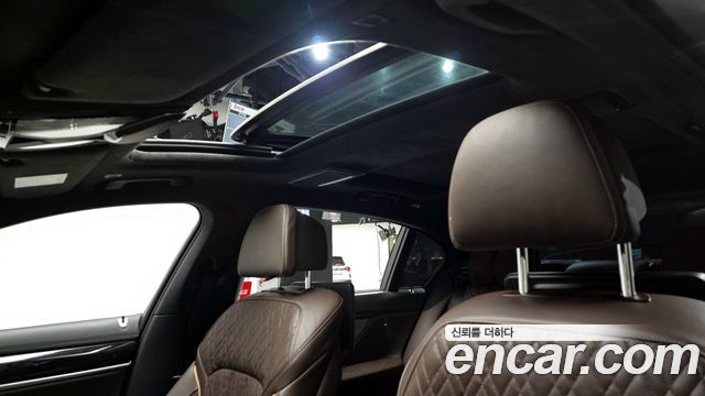 BMW 7-Series 740Li xDrive M Sport Package