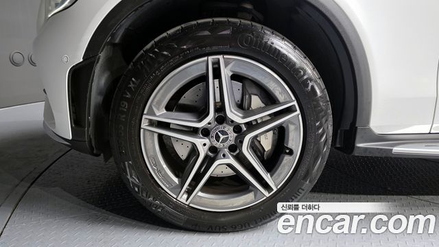 Mercedes-Benz GLC-Class GLC300e 4MATIC Coupe