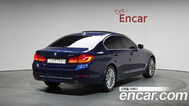 BMW 5-Series 520i Luxury