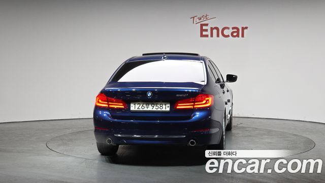 BMW 5-Series 520i Luxury