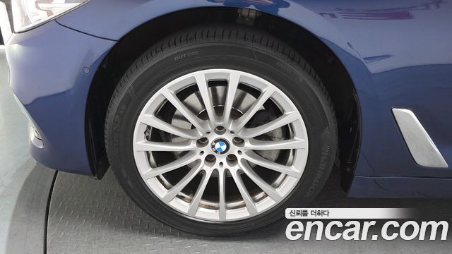 BMW 5-Series 520i Luxury