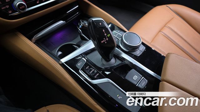 BMW 5-Series 520i Luxury