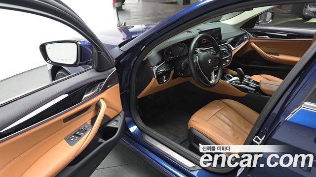 BMW 5-Series 520i Luxury