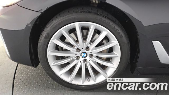 BMW 5-Series 530i Luxury