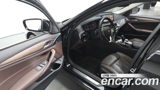 BMW 5-Series 530i Luxury