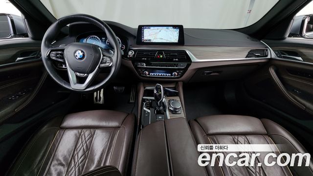 BMW 5-Series 530i M Sport Package Plus