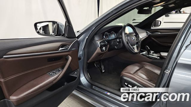 BMW 5-Series 530i M Sport Package Plus