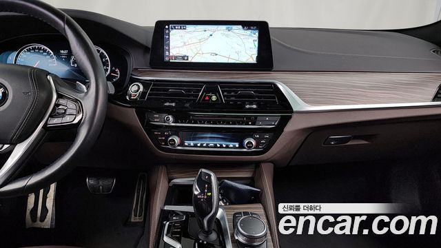 BMW 5-Series 530i M Sport Package Plus