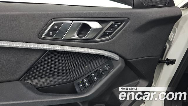 BMW 2-Series 220i Advantage