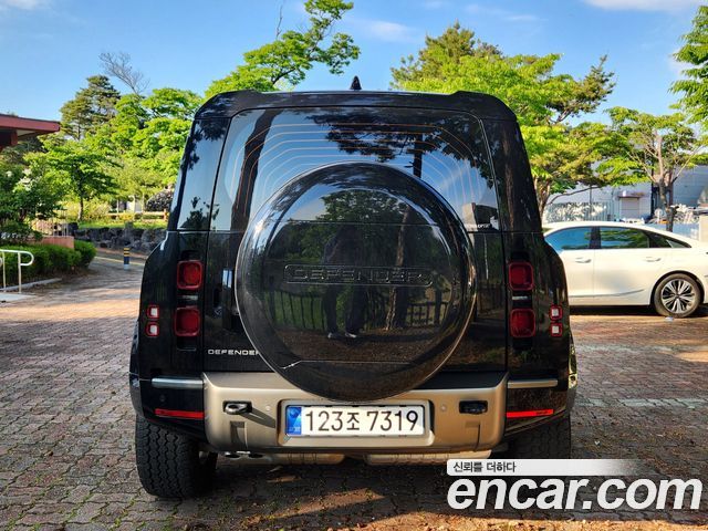 Land Rover Defender 90 D250 X-Dynamic SE