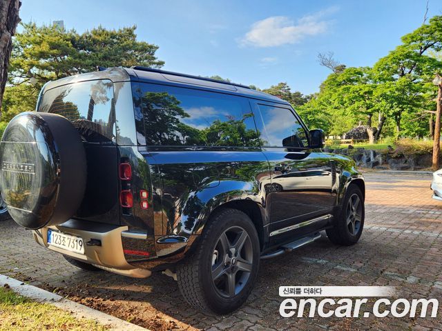 Land Rover Defender 90 D250 X-Dynamic SE