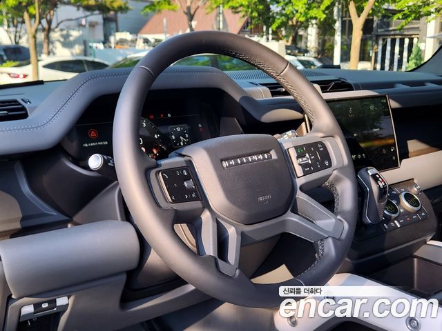 Land Rover Defender 90 D250 X-Dynamic SE