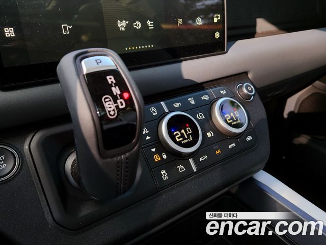 Land Rover Defender 90 D250 X-Dynamic SE