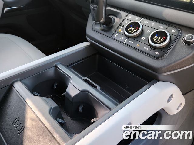 Land Rover Defender 90 D250 X-Dynamic SE