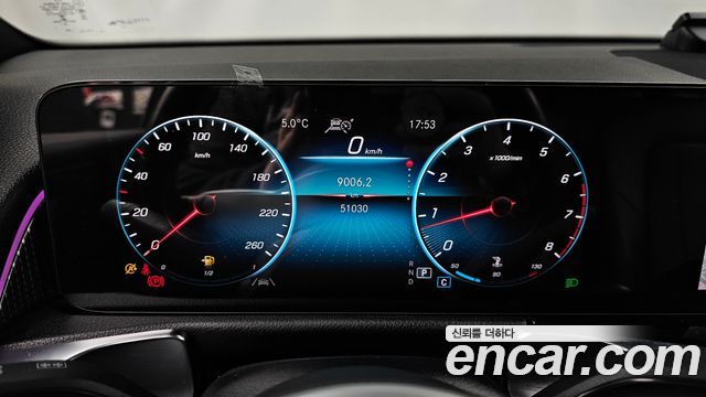 Mercedes-Benz GLB-Class GLB220