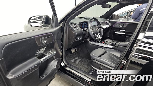 Mercedes-Benz GLB-Class GLB220