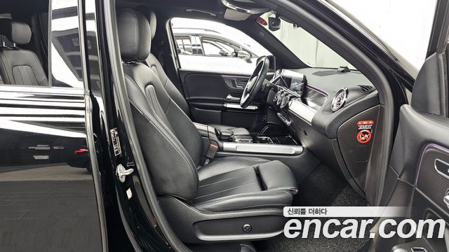 Mercedes-Benz GLB-Class GLB220