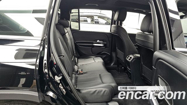 Mercedes-Benz GLB-Class GLB220