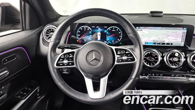 Mercedes-Benz GLB-Class GLB220
