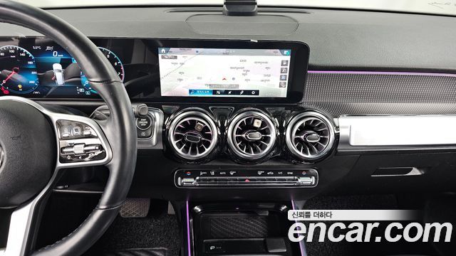 Mercedes-Benz GLB-Class GLB220