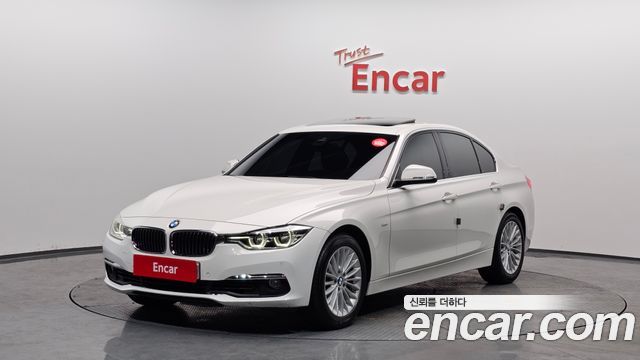 BMW 3-Series 320i Luxury