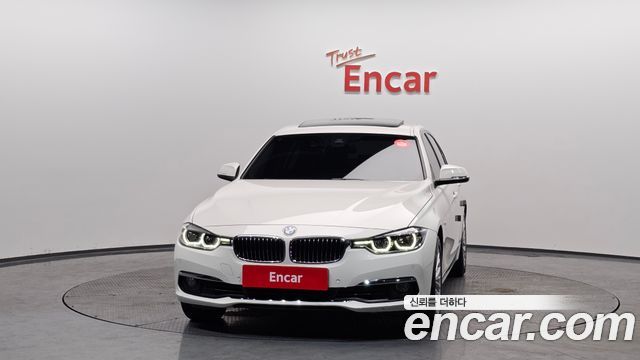 BMW 3-Series 320i Luxury