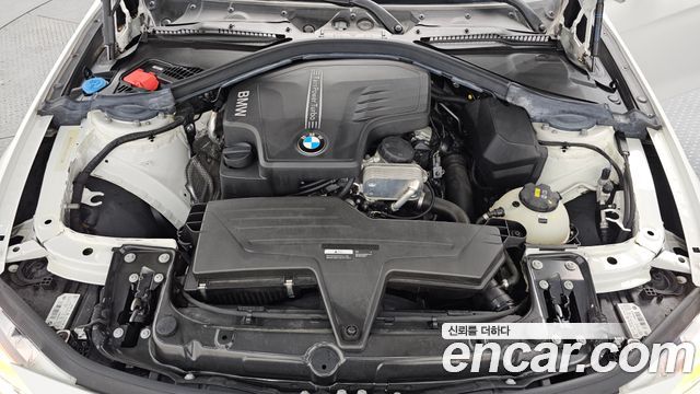 BMW 3-Series 320i Luxury