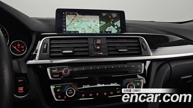 BMW 3-Series 320i Luxury