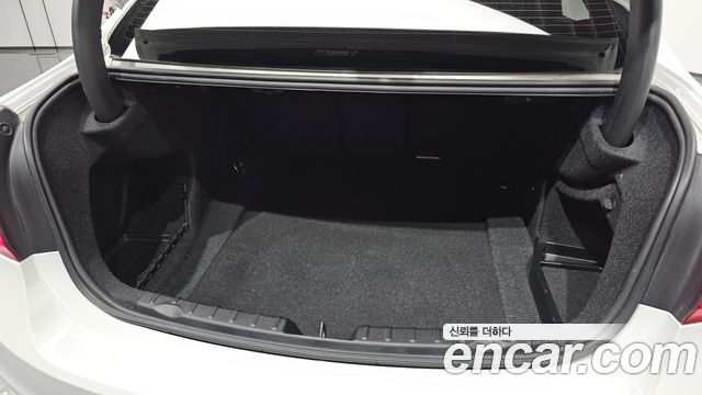 BMW 3-Series 320i Luxury