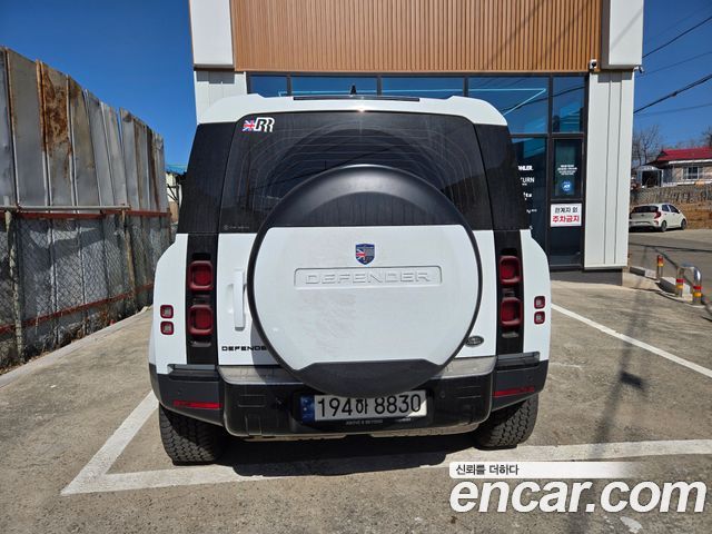 Land Rover Defender 110 D250 SE