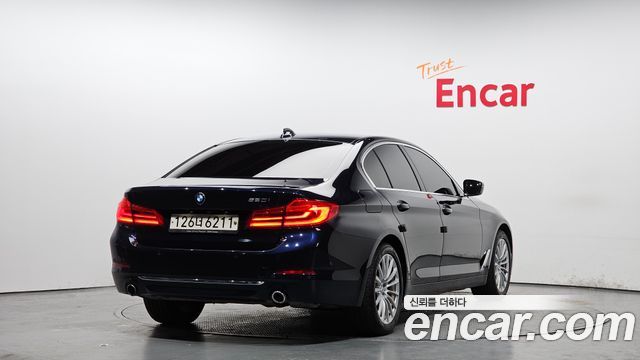 BMW 5-Series 520i Luxury