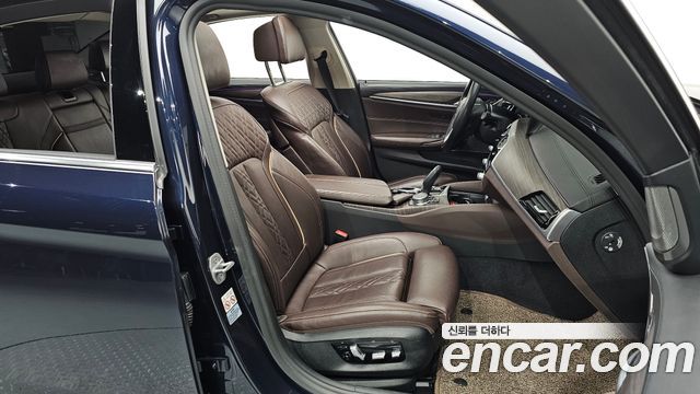 BMW 5-Series 520i Luxury