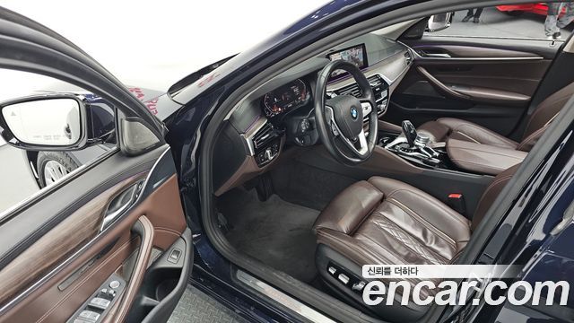 BMW 5-Series 520i Luxury