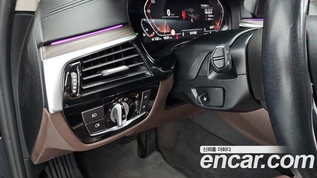 BMW 5-Series 520i Luxury