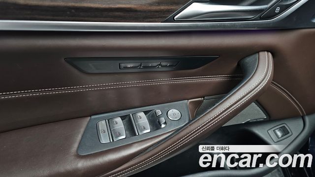 BMW 5-Series 520i Luxury