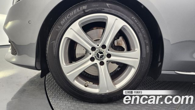 Mercedes-Benz E-Class E200 Avantgarde