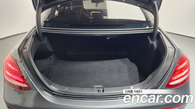 Mercedes-Benz E-Class E200 Avantgarde