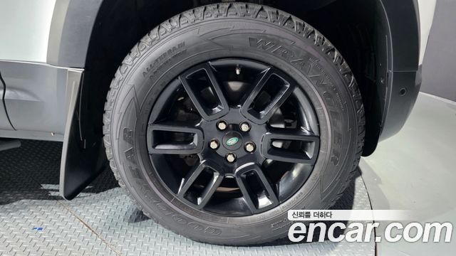 Land Rover Defender 110 D240 S