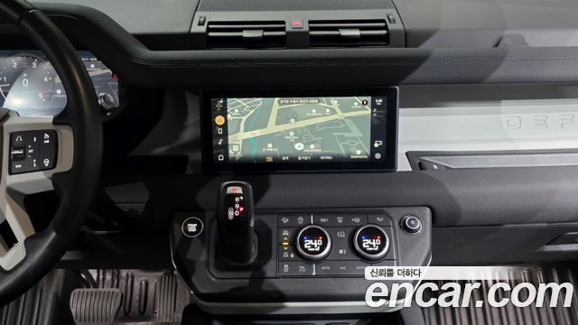 Land Rover Defender 110 D240 S