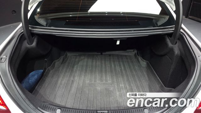 Mercedes-Benz E-Class E220d 4MATIC Avantgarde