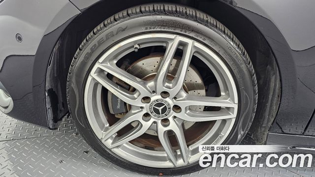 Mercedes-Benz CLA-Class CLA220 AMG Line
