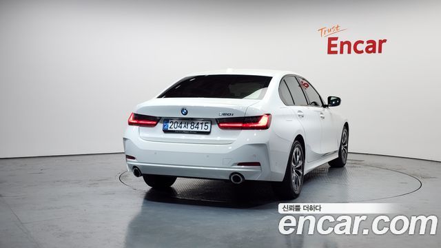 BMW 3-Series 320i
