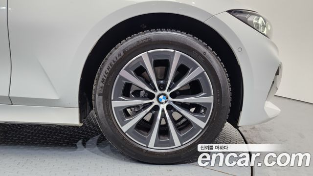 BMW 3-Series 320i