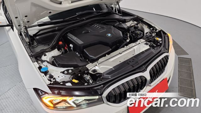 BMW 3-Series 320i