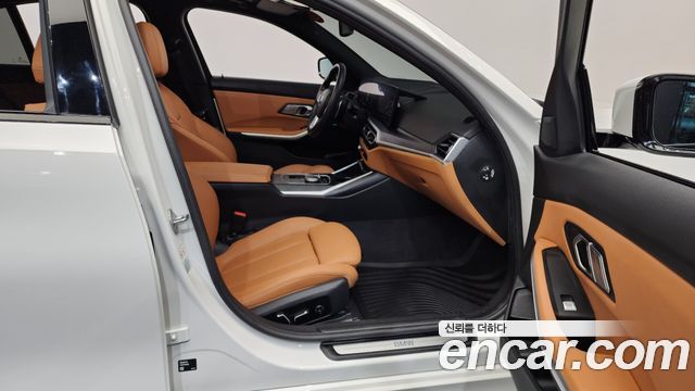 BMW 3-Series 320i