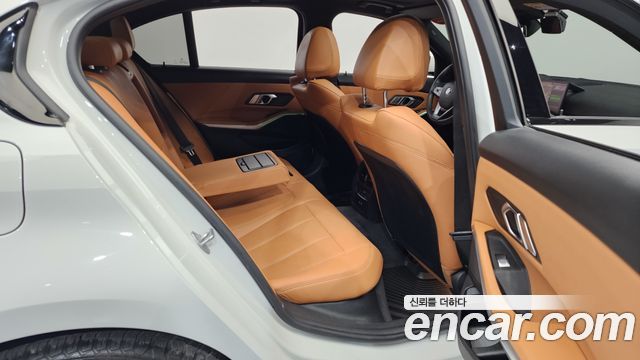 BMW 3-Series 320i