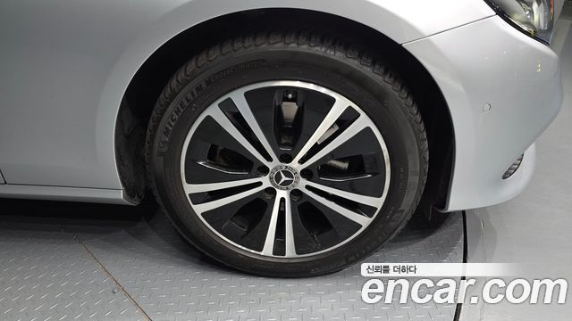 Mercedes-Benz E-Class E220d Avantgarde