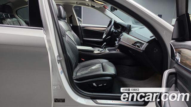 BMW 5-Series 520d xDrive Luxury Plus