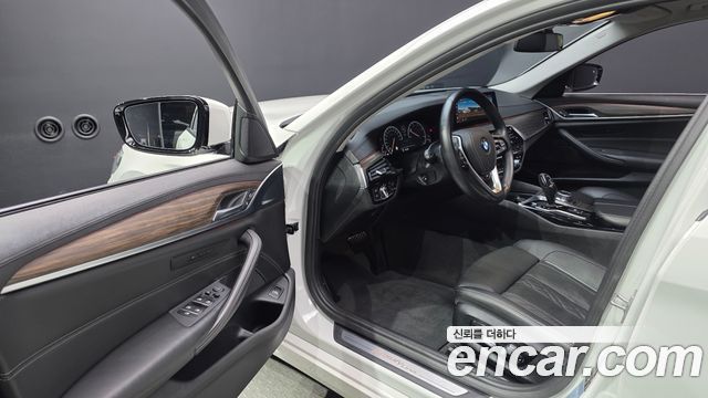 BMW 5-Series 520d xDrive Luxury Plus